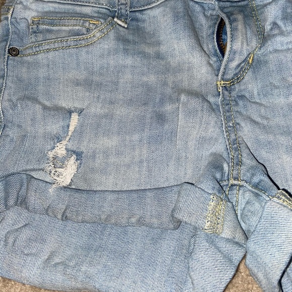 Junior Shorts - Picture 2 of 5